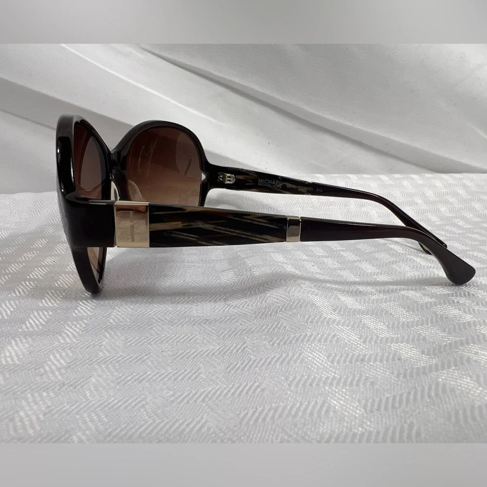 Michael Michael Kors Brown Oversized Gradient Sunglasses Case & Cloth